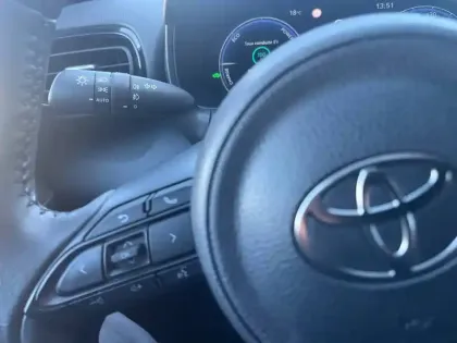 Photo 86 Toyota Yaris  Hybride 116h