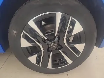 Photo 12 Peugeot 208  Hybrid 100 e-DCS6