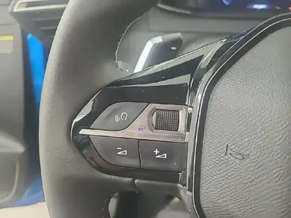 Photo 20 Peugeot 208  Hybrid 100 e-DCS6