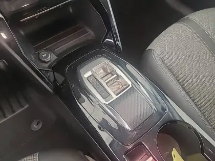 Photo 13 Peugeot 208  Hybrid 100 e-DCS6