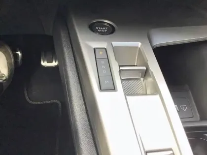 Photo 37 Peugeot 408  Hybrid 145 e-DCS6