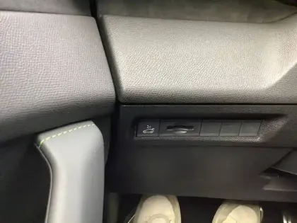 Photo 45 Peugeot 408  Hybrid 145 e-DCS6