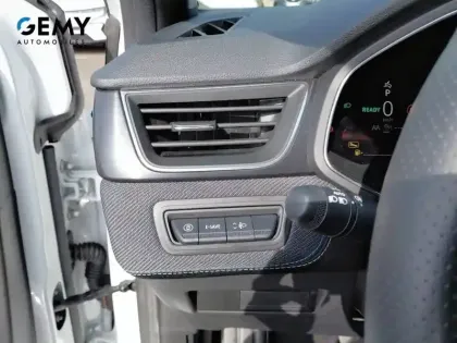 Photo 19 Renault Captur  E-Tech full hybrid 145 ch