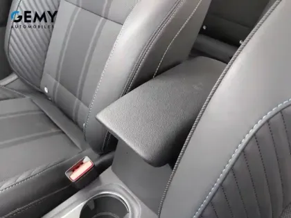 Photo 37 Renault Captur  E-Tech full hybrid 145 ch