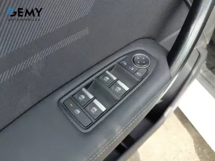 Photo 11 Renault Captur  E-Tech full hybrid 145 ch