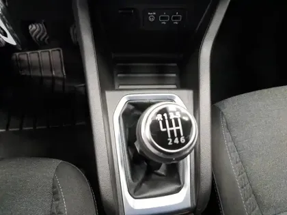 Photo 33 Renault Clio Gén. V (BJA) Ph1 Business 5