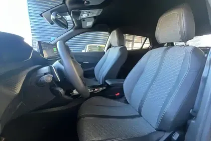 Photo 13 Peugeot 2008  Hybrid 136 e-DCS6