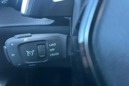 Photo 47 Peugeot 2008  Hybrid 136 e-DCS6