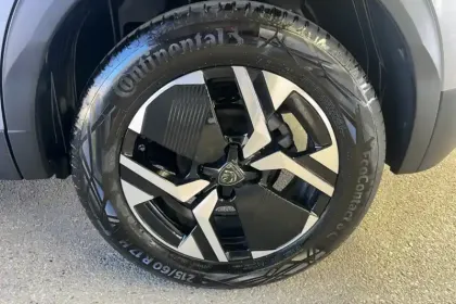 Photo 9 Peugeot 2008  Hybrid 136 e-DCS6