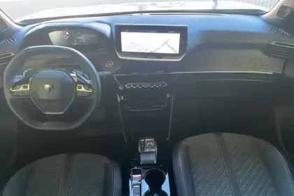 Photo 15 Peugeot 2008  Hybrid 136 e-DCS6