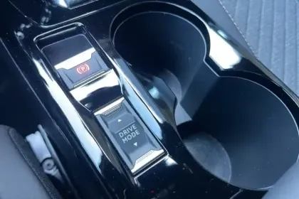 Photo 23 Peugeot 2008  Hybrid 136 e-DCS6