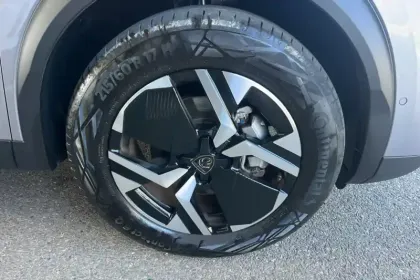 Photo 11 Peugeot 2008  Hybrid 136 e-DCS6