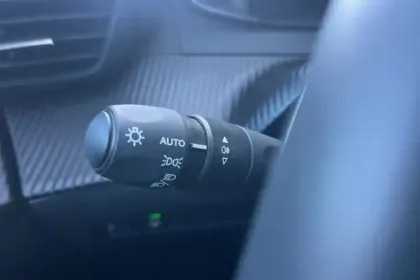 Photo 48 Peugeot 2008  Hybrid 136 e-DCS6