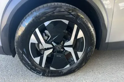 Photo 8 Peugeot 2008  Hybrid 136 e-DCS6