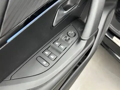 Photo 17 Peugeot 2008  PureTech 155 S&S EAT8