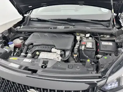 Photo 14 Peugeot 2008  PureTech 155 S&S EAT8