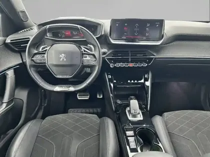 Photo 7 Peugeot 2008  PureTech 155 S&S EAT8