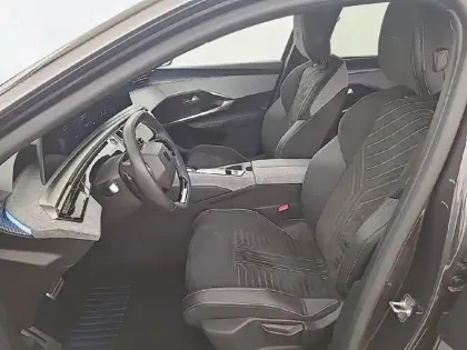 Photo 50 Peugeot 5008  Hybrid 136 e-DCS6