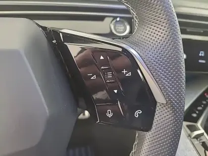 Photo 61 Peugeot 5008  Hybrid 136 e-DCS6