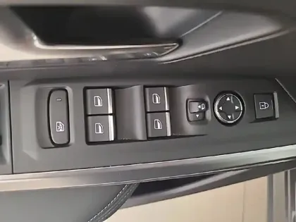 Photo 64 Peugeot 5008  Hybrid 136 e-DCS6