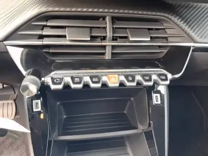 Photo 16 Peugeot 208  PureTech 100 S&S EAT8