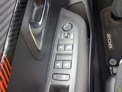 Photo 17 Peugeot 208  PureTech 100 S&S EAT8