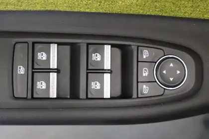 Photo 83 Renault 5 Renault  E-Tech Electrique 10 ch autonomie confort