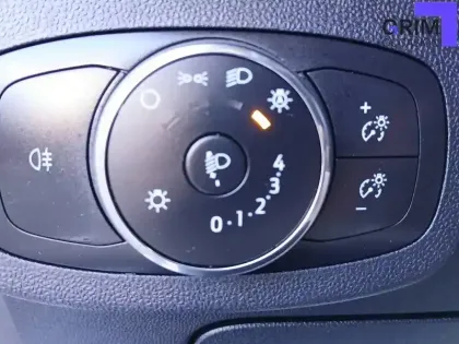 Photo 24 Ford Fiesta Gén. V Ph2 Titanium Business 5