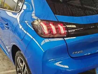 Photo 38 Peugeot 208  PureTech 100 S&S EAT8