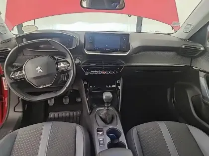Photo 35 Peugeot 2008  PureTech 100 S&S BVM6