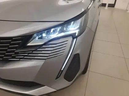 Photo 15 Peugeot 3008  Hybrid 225 e-EAT8