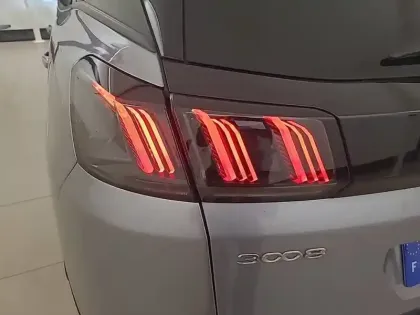 Photo 16 Peugeot 3008  Hybrid 225 e-EAT8