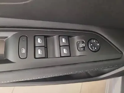 Photo 23 Peugeot 3008  Hybrid 225 e-EAT8