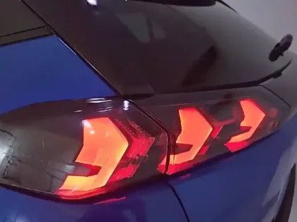 Photo 85 Peugeot 2008  Electrique 136 ch