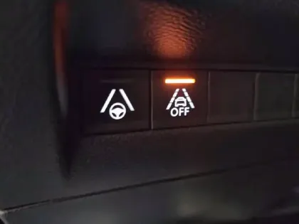 Photo 98 Peugeot 2008  Electrique 136 ch