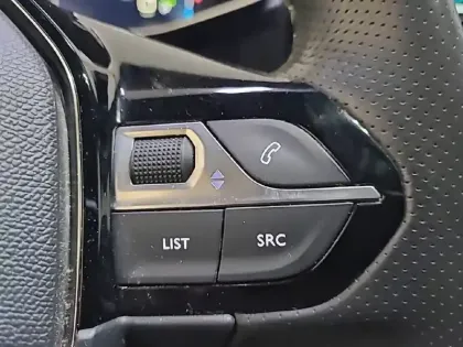 Photo 97 Peugeot 2008  Electrique 136 ch