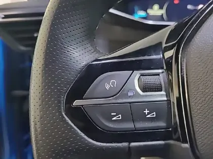 Photo 96 Peugeot 2008  Electrique 136 ch