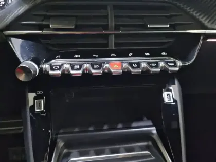 Photo 93 Peugeot 2008  Electrique 136 ch