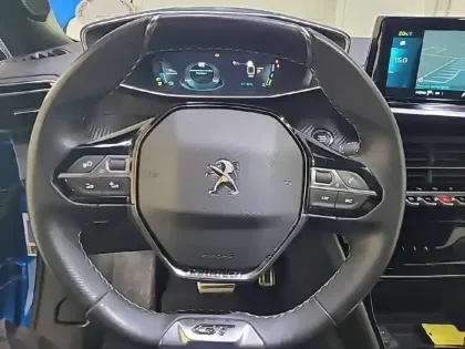 Photo 77 Peugeot 2008  Electrique 136 ch