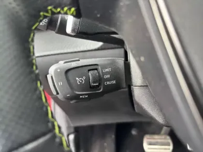 Photo 14 Peugeot 208 Gén. II Ph1 NG GT 5