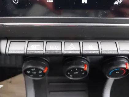 Photo 30 Renault Clio  SOCIETE BLUE DCI 85