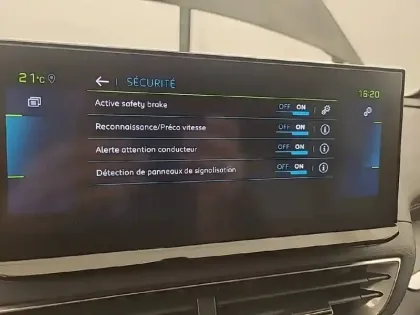 Photo 19 Peugeot 3008  Hybrid 225 e-EAT8
