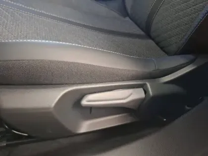 Photo 12 Peugeot 2008  Hybrid 145 e-DCS6