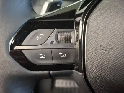 Photo 13 Peugeot 2008  Hybrid 145 e-DCS6