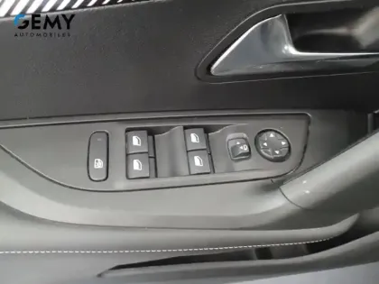 Photo 11 Peugeot 2008  Hybrid 145 e-DCS6