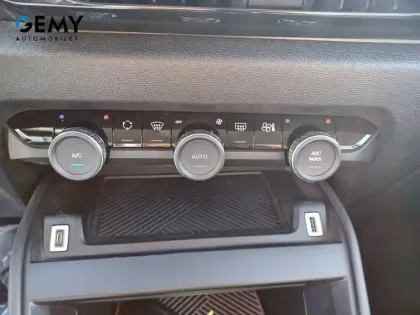 Photo 15 Citroën C4 e- 136 ch Automatique