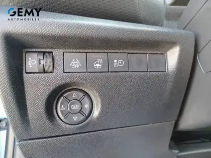 Photo 12 Citroën C4 e- 136 ch Automatique