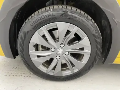 Photo 41 Peugeot 208 Gén. II Ph1 NG Allure Business 5