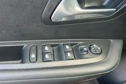 Photo 18 Peugeot 208  Electrique 50 kWh 136ch