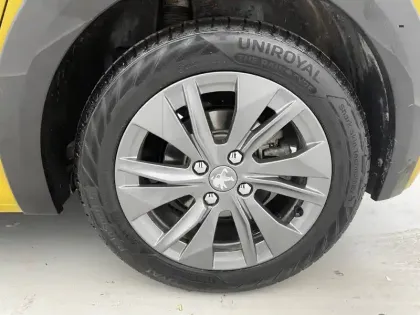 Photo 40 Peugeot 208 Gén. II Ph1 NG Allure Business 5